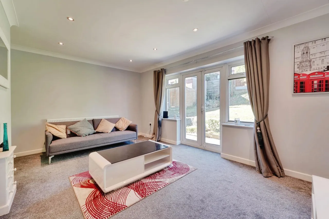 Eaton Valley Road, Luton, LU2, photo 6