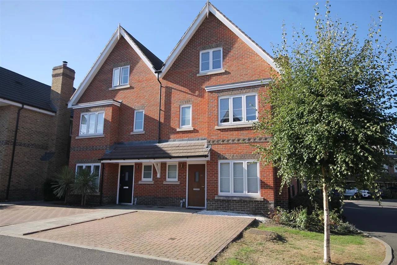 4 bed house for sale, Oaks Lane, Great Bookham, KT23