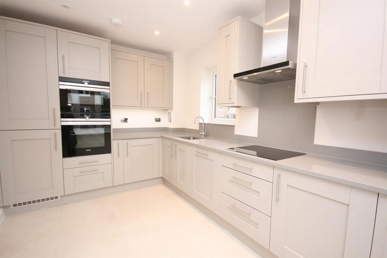 Oaks Lane, Great Bookham, KT23, photo 2