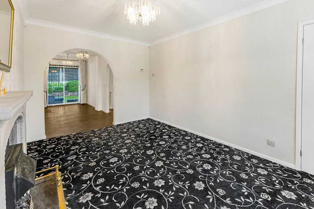 Cherrington Drive, Rochdale OL11 2XS, photo 4