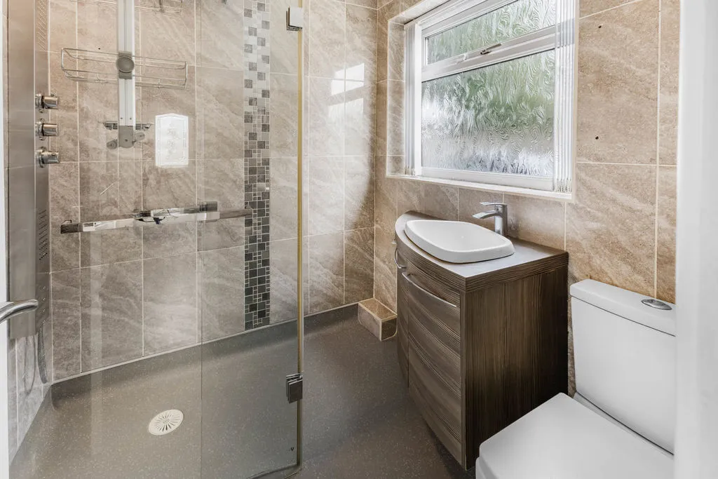 Cherrington Drive, Rochdale OL11 2XS, photo 8