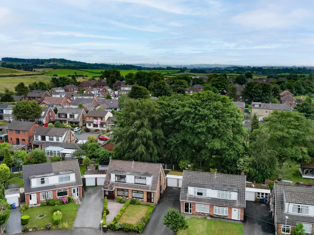 Cherrington Drive, Rochdale OL11 2XS, photo 15