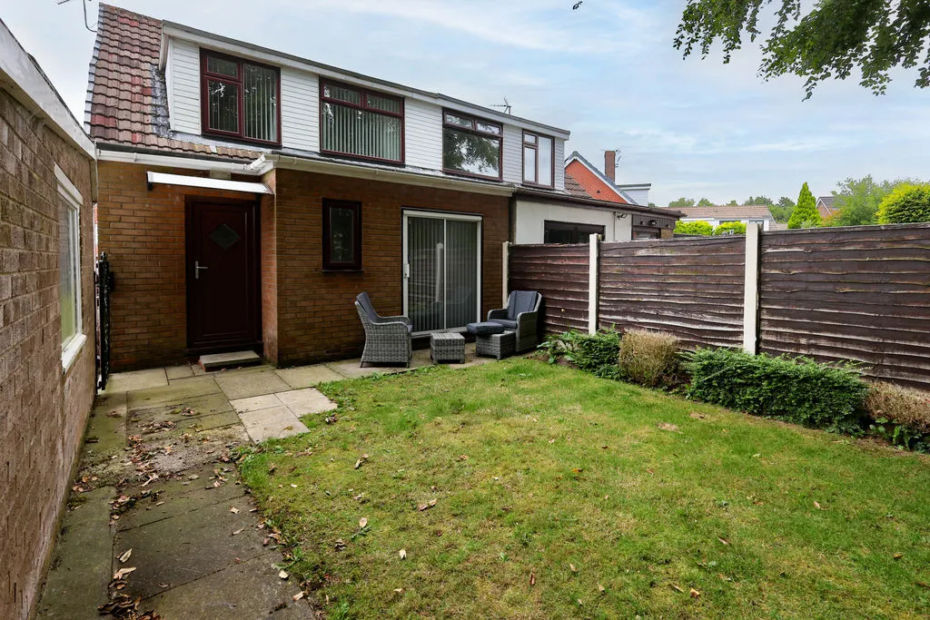 Cherrington Drive, Rochdale OL11 2XS, photo 13