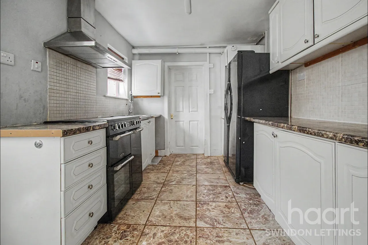 Redcliffe Street, SN2, photo 6