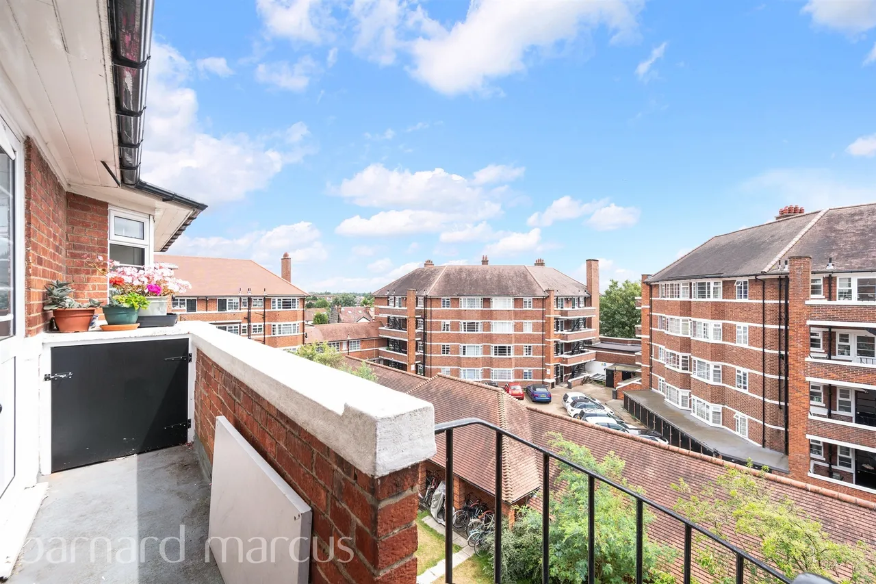 Upper Richmond Road West, East Sheen, London, photo 6