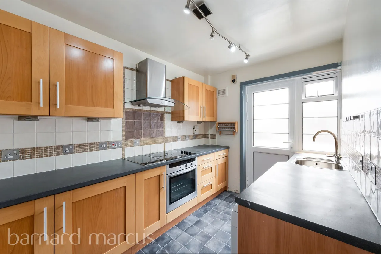 Upper Richmond Road West, East Sheen, London, photo 2