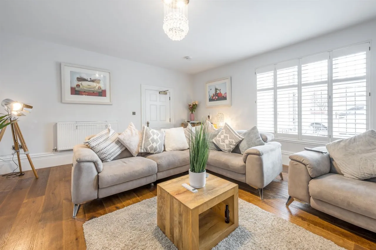 Broadfield House, Kingswinford, DY6 9NS, photo 5