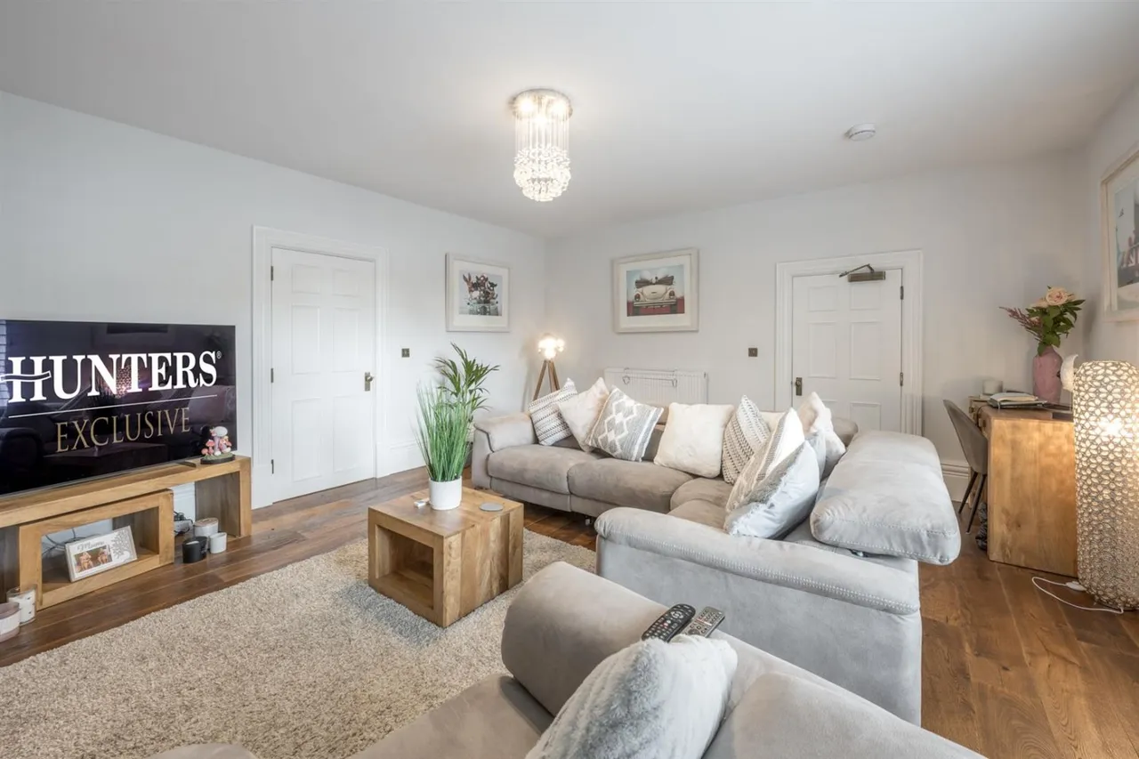 Broadfield House, Kingswinford, DY6 9NS, photo 4