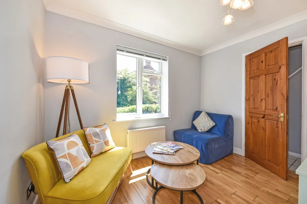Juniper Close, Badger Farm, photo 8