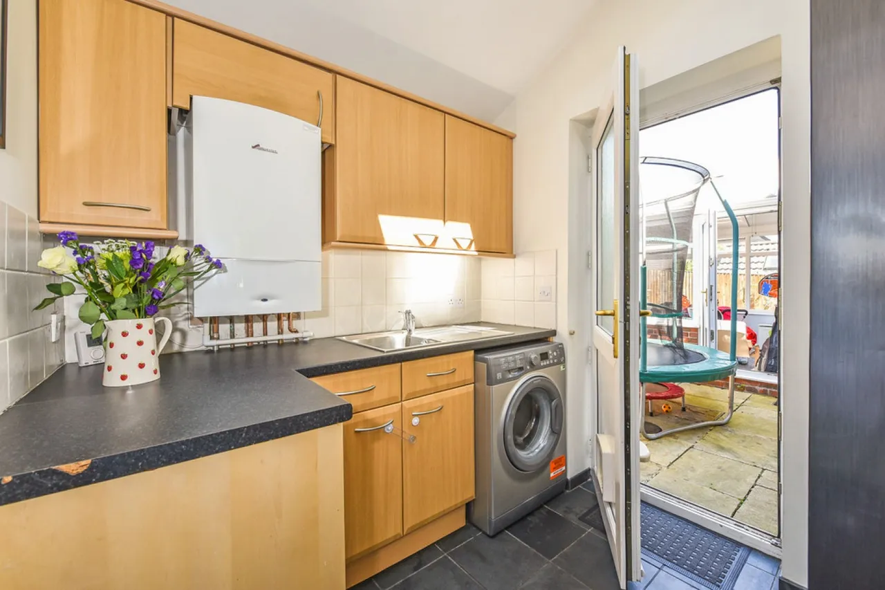 Juniper Close, Badger Farm, photo 11