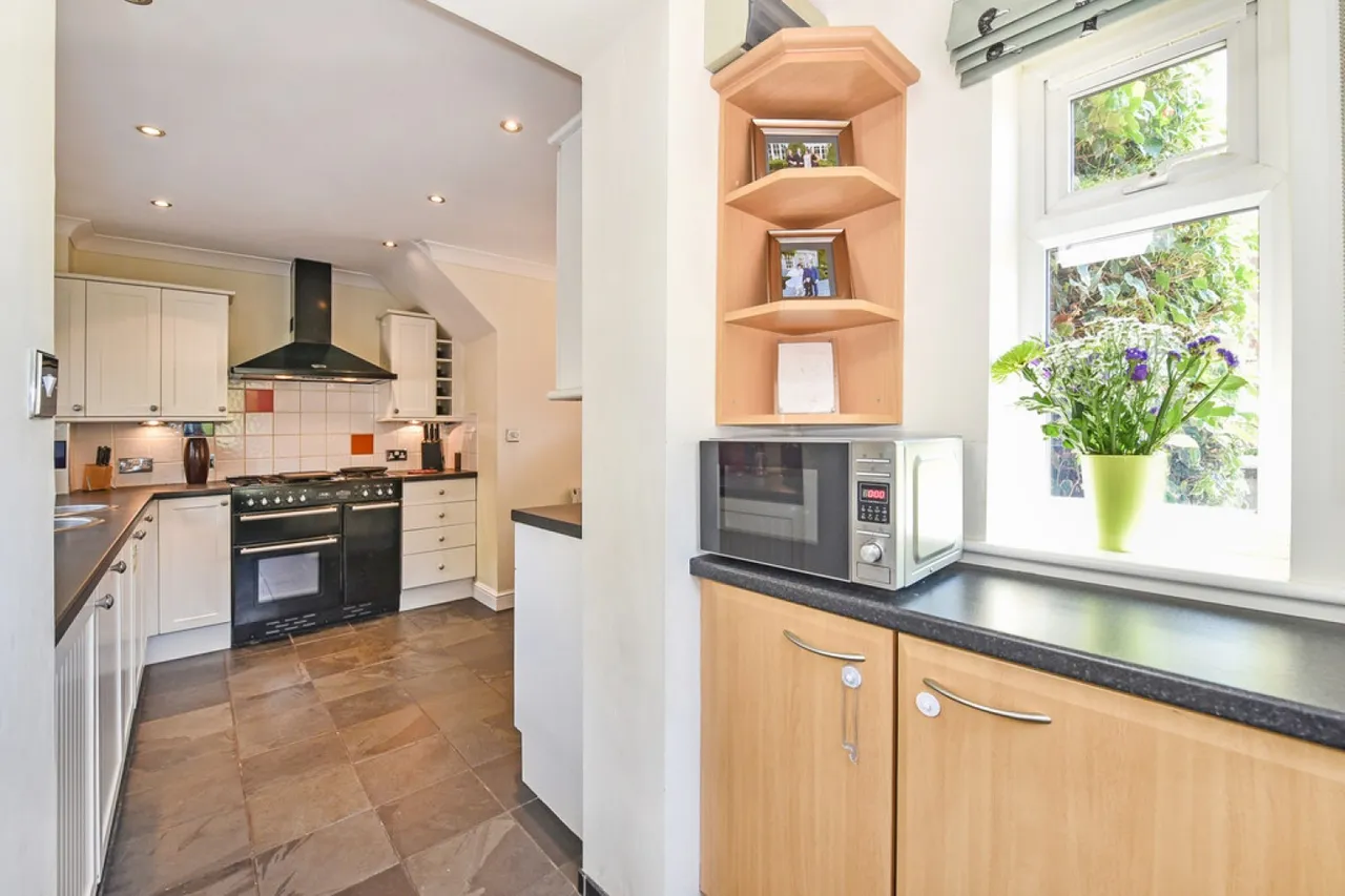 Juniper Close, Badger Farm, photo 10