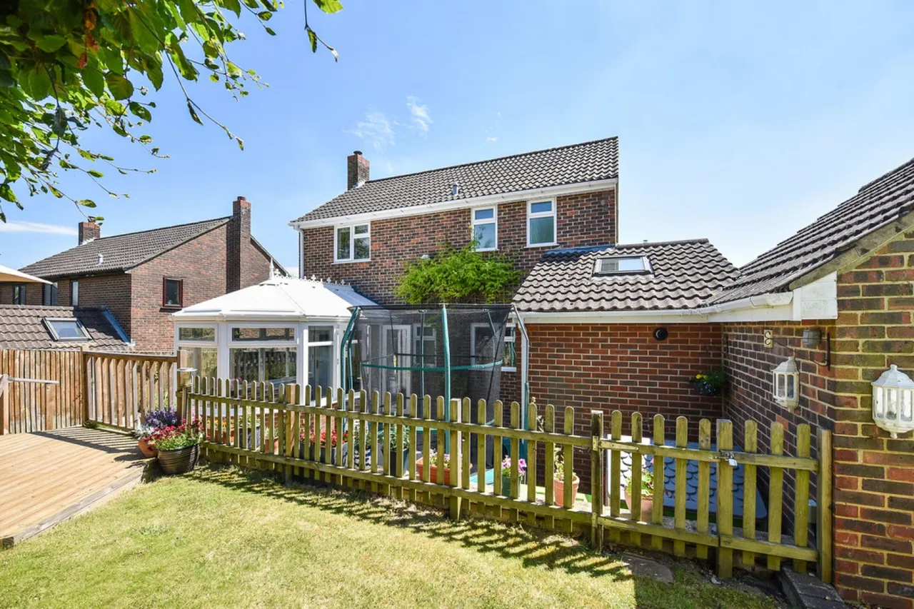 4 bed house for sale — Juniper Close, Badger Farm