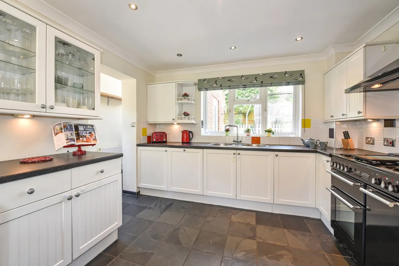 Juniper Close, Badger Farm, photo 6
