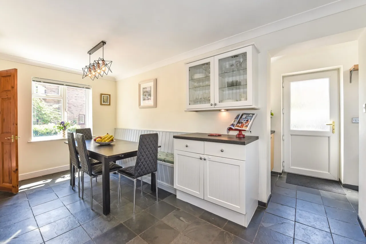 Juniper Close, Badger Farm, photo 5
