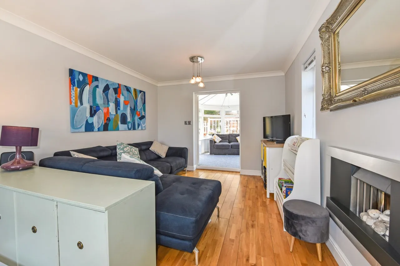 Juniper Close, Badger Farm, photo 9