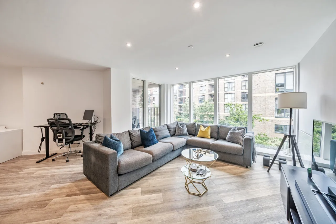 3 bed flat for sale — Scena Way, SE5