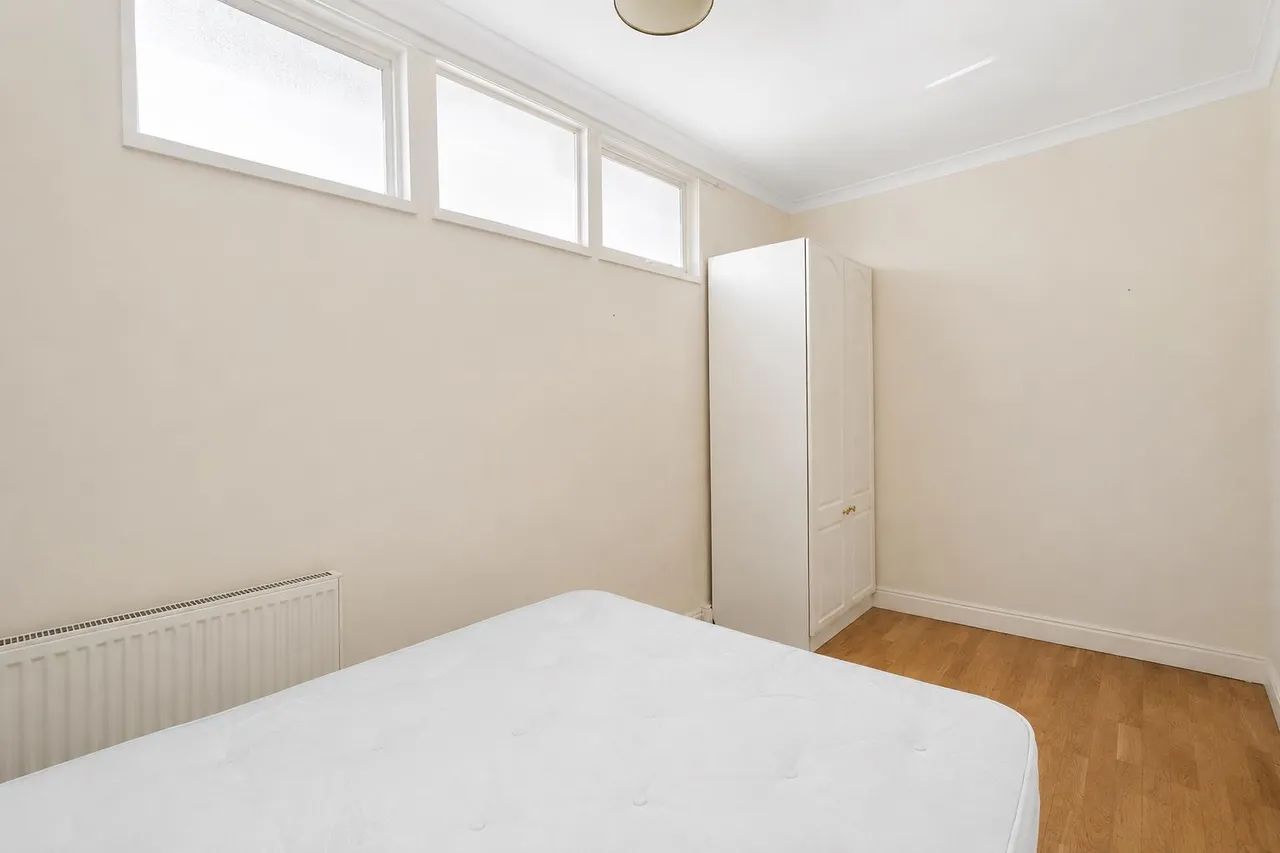Roehampton High Street, London, SW15, photo 8