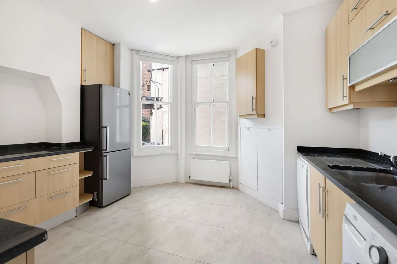 Sutton Court, Fauconberg Road, London, W4 3JG, photo 11