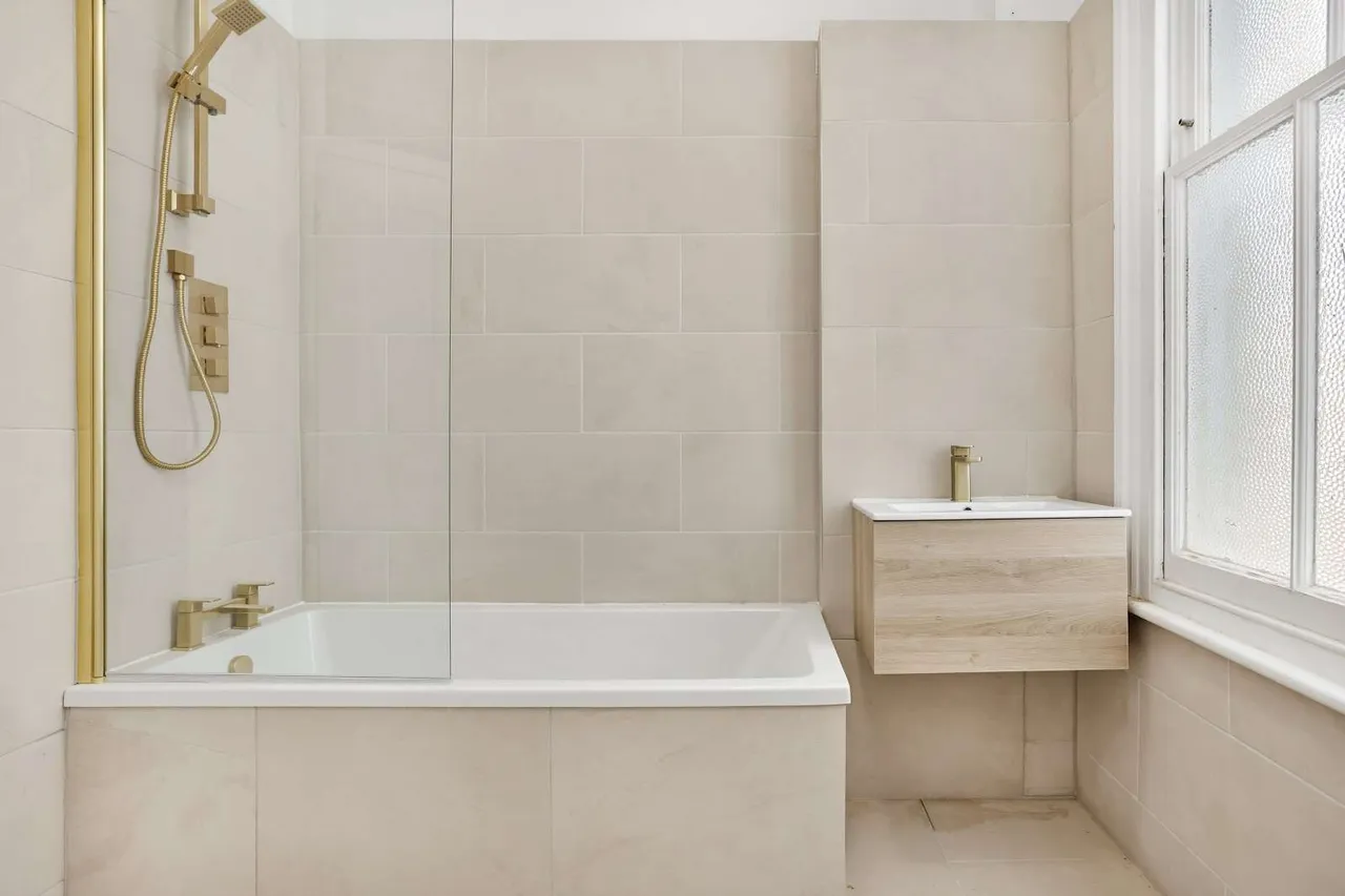 Sutton Court, Fauconberg Road, London, W4 3JG, photo 8