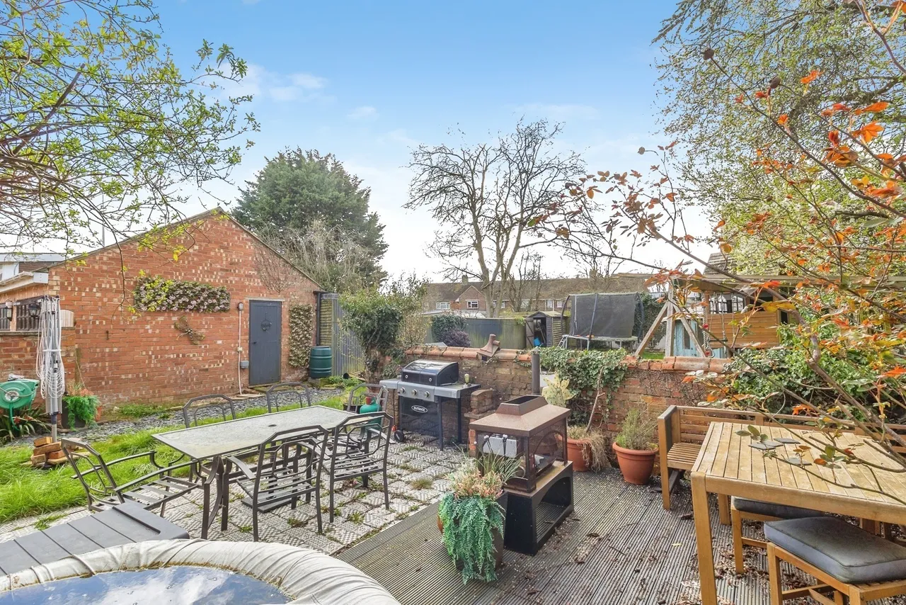 Chestnut Road, Yardley Gobion, NN12, photo 14