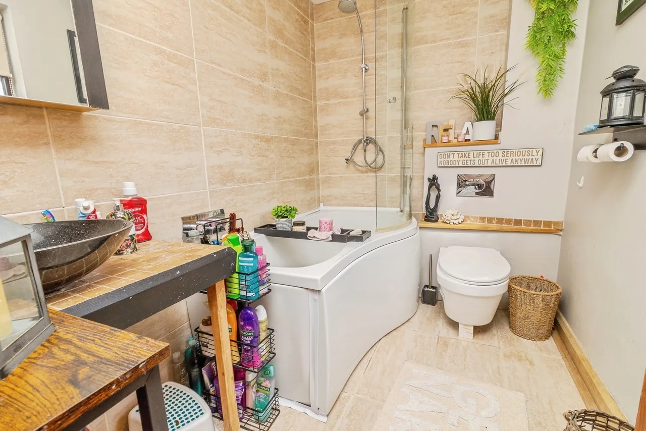 Chestnut Road, Yardley Gobion, NN12, photo 12