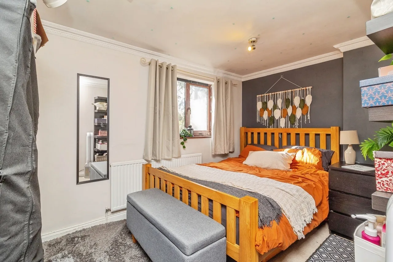 Chestnut Road, Yardley Gobion, NN12, photo 11
