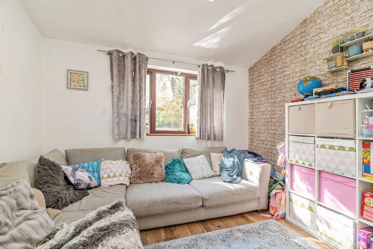 Chestnut Road, Yardley Gobion, NN12, photo 20