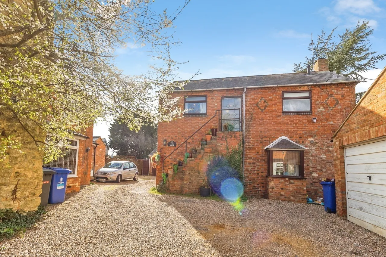 Chestnut Road, Yardley Gobion, NN12, photo 4