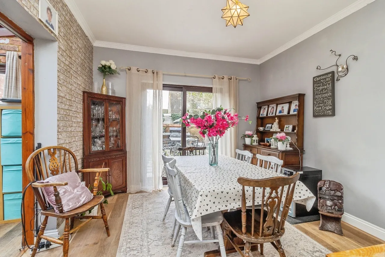 Chestnut Road, Yardley Gobion, NN12, photo 17