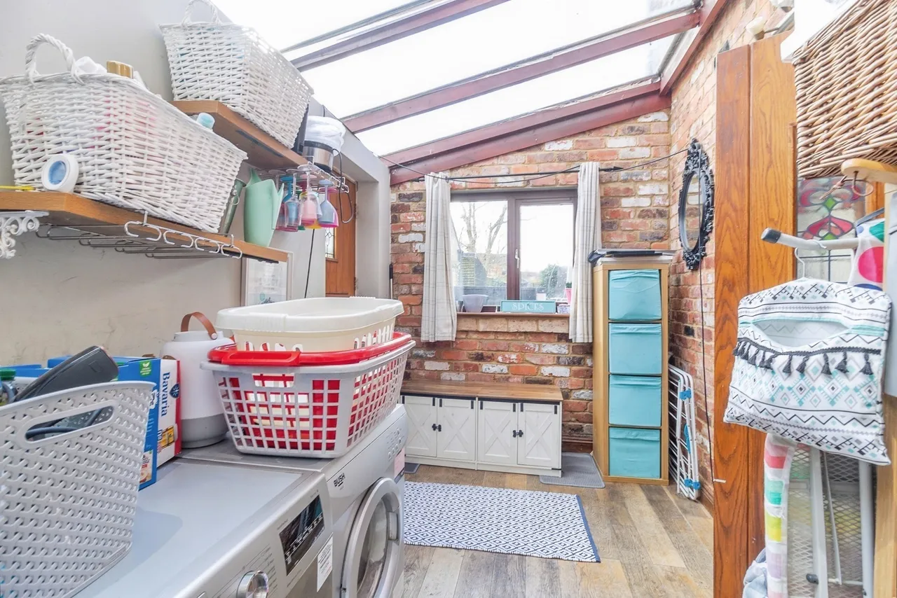 Chestnut Road, Yardley Gobion, NN12, photo 18