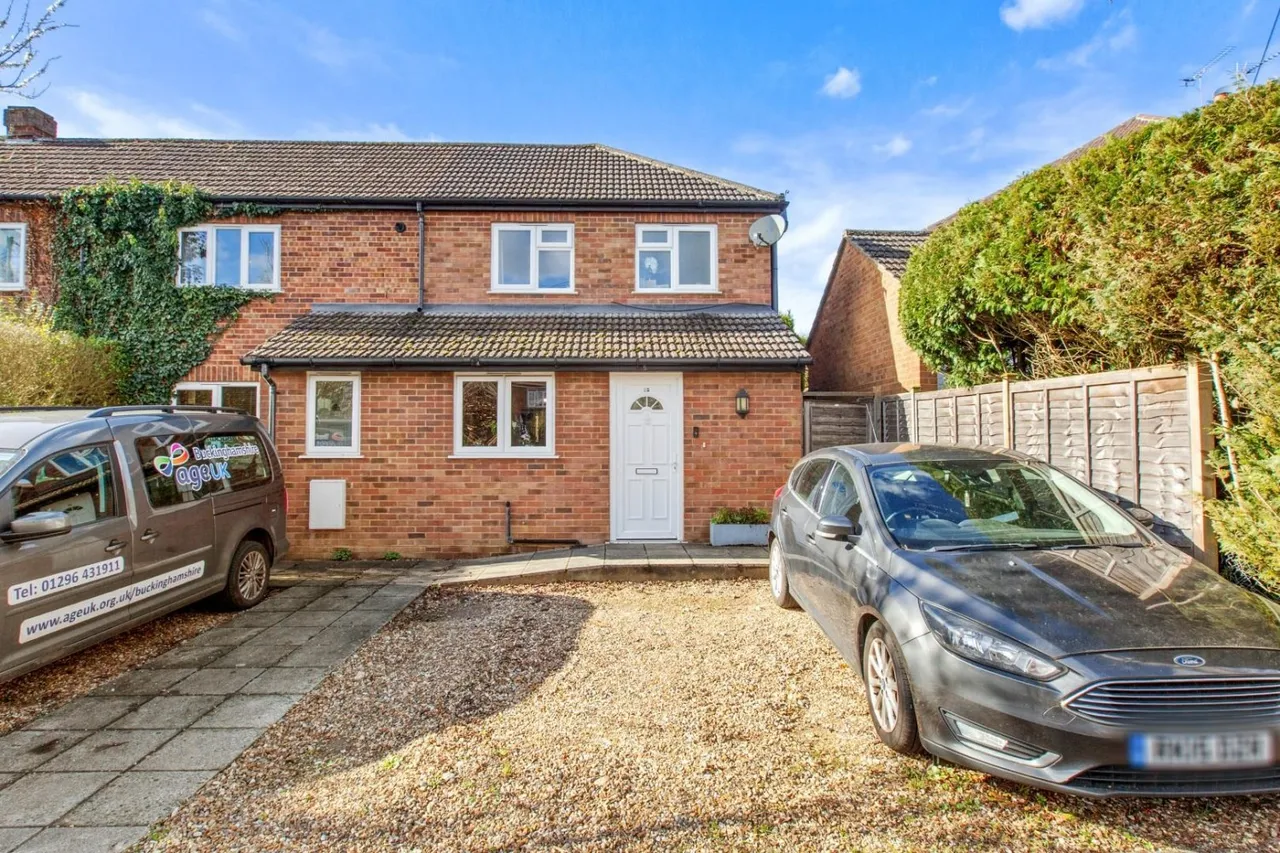 3 bed house for sale — Quarrendon Road, Amersham, Buckinghamshire, HP7 9EF