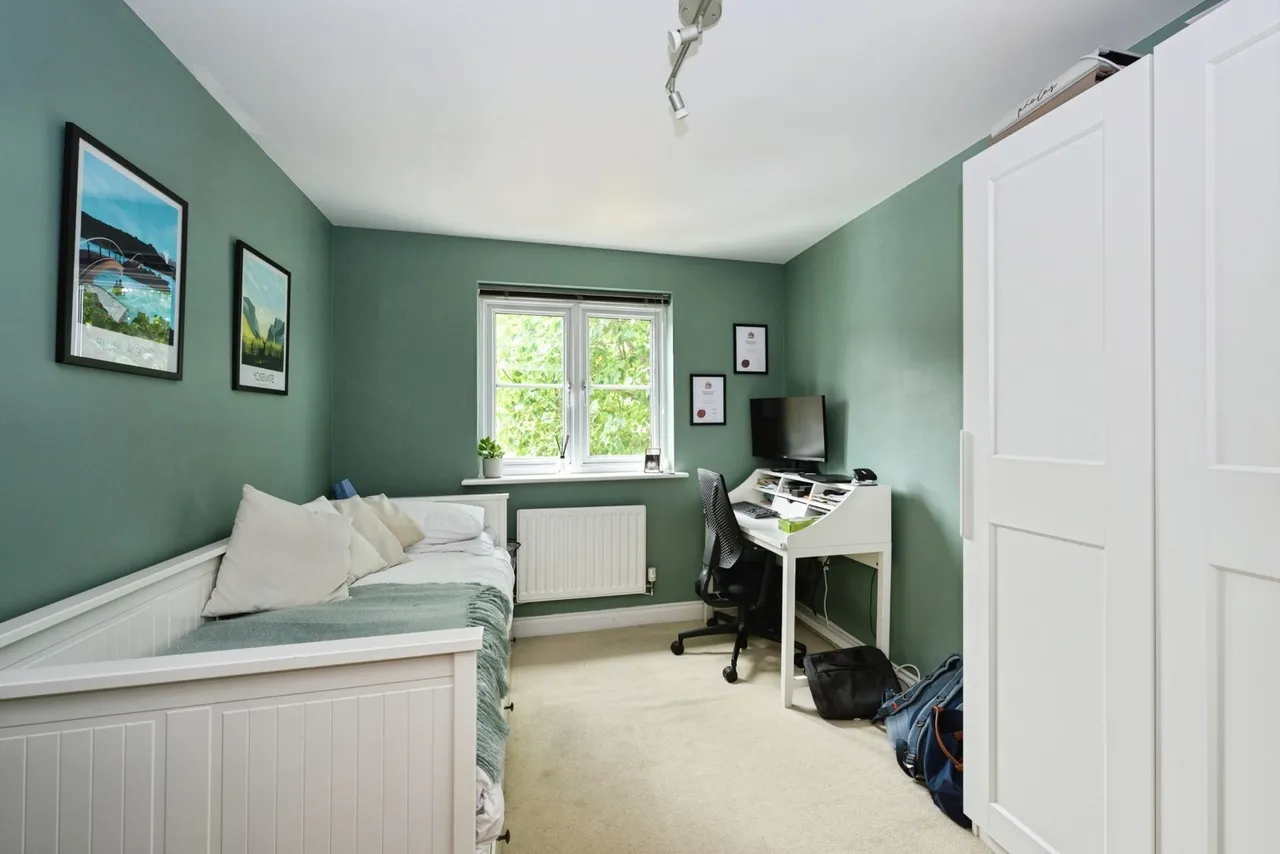 Kingsfield Way, Redhill, RH1, photo 5