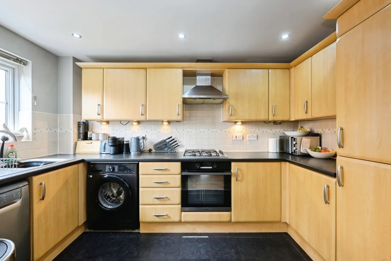 Kingsfield Way, Redhill, RH1, photo 3