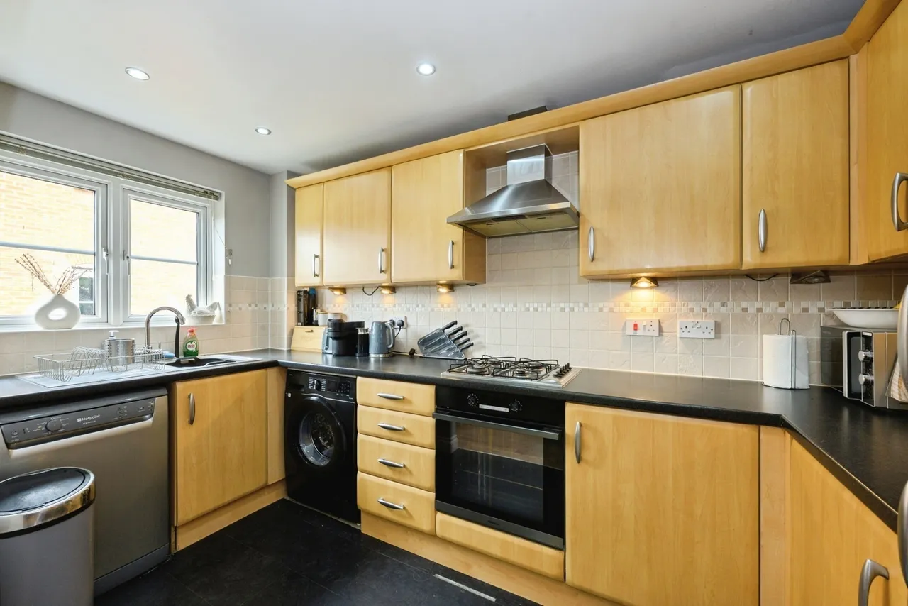 Kingsfield Way, Redhill, RH1, photo 11