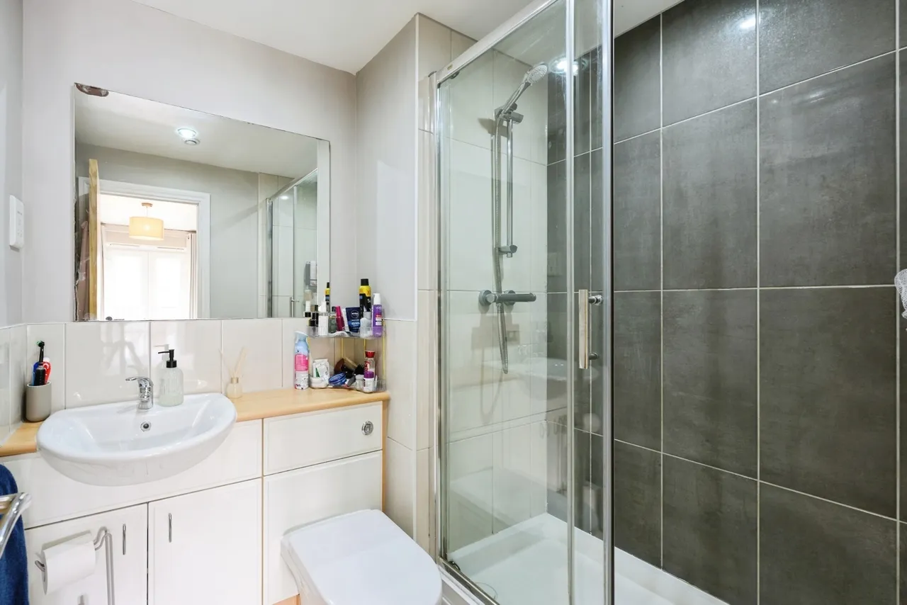 Kingsfield Way, Redhill, RH1, photo 6