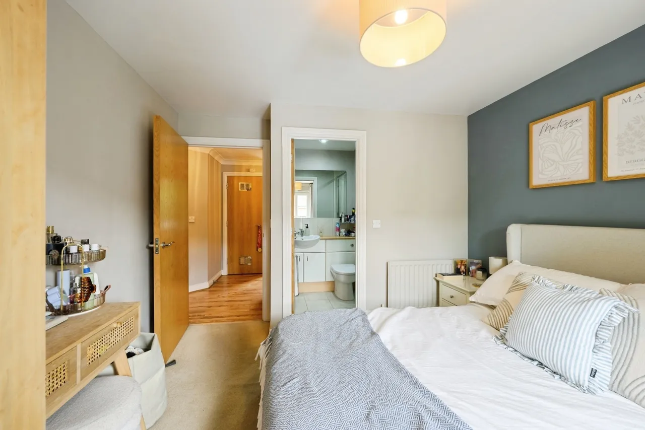 Kingsfield Way, Redhill, RH1, photo 9