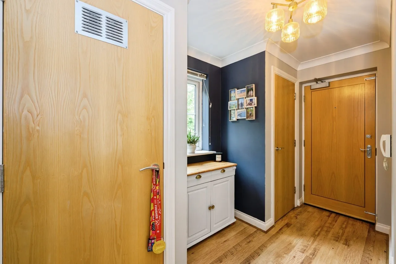 Kingsfield Way, Redhill, RH1, photo 8