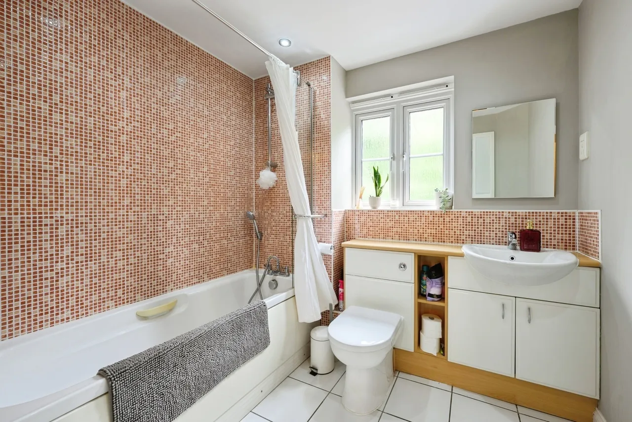 Kingsfield Way, Redhill, RH1, photo 12