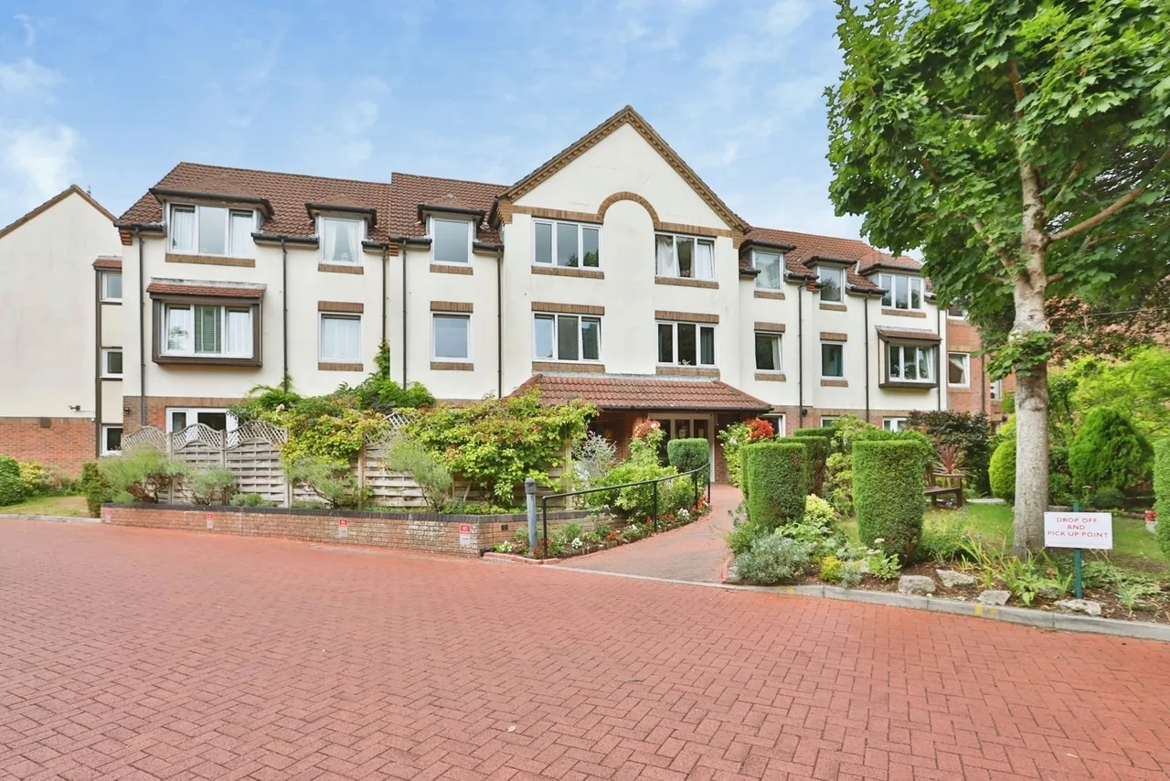1 bed flat for sale, Queens Park West Drive, Bournemouth, BH8