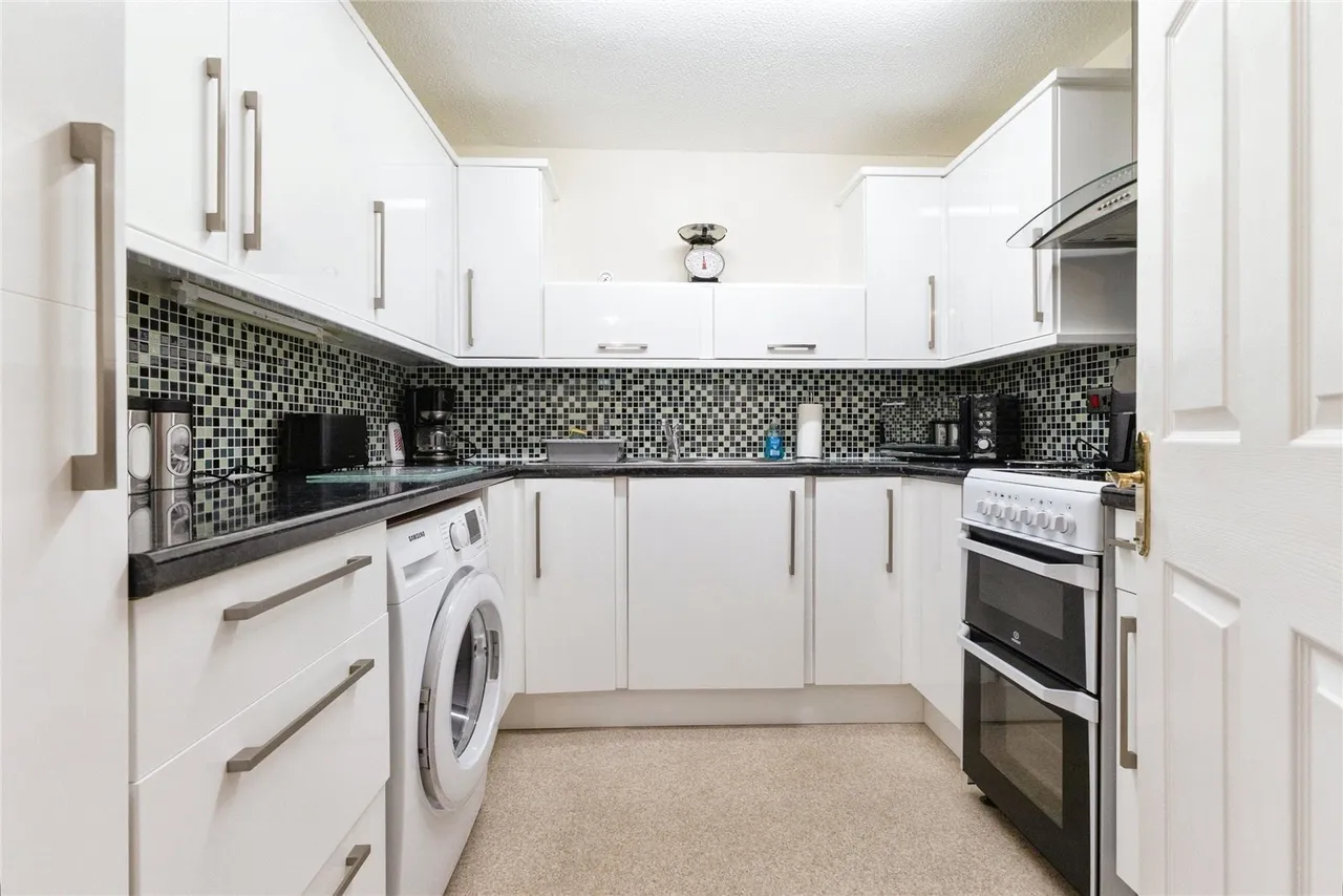 Wycliffe Court, Yarm, Durham, TS15, photo 2