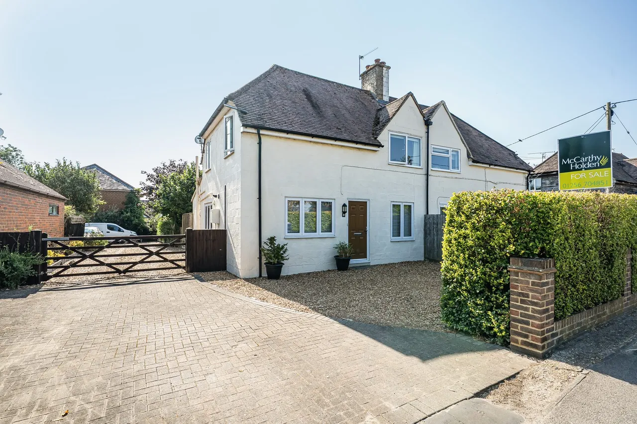 3 bed house for sale — Bridge View Hook Road, North Warnborough, Hook, RG29 1EW