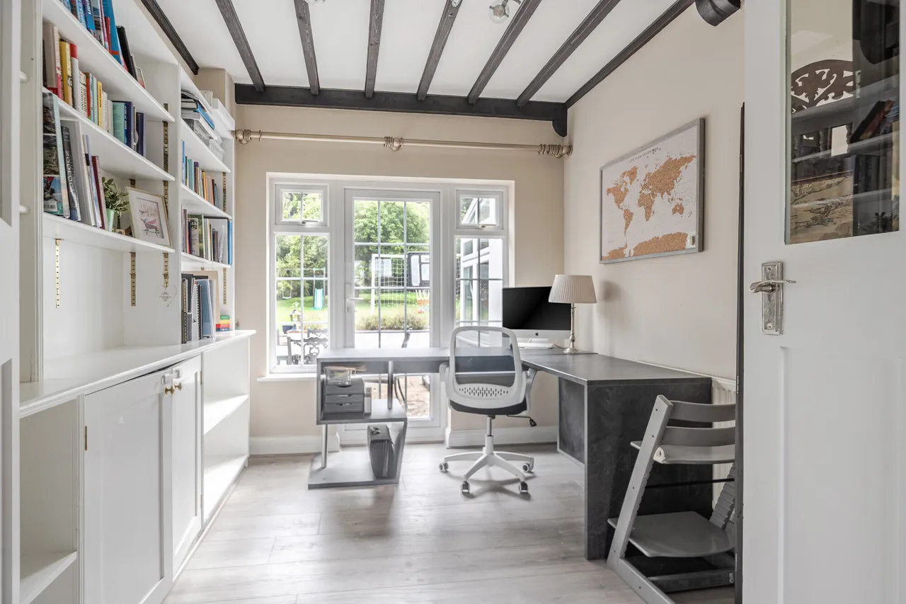 Ballinger Road, South Heath, HP16, photo 10
