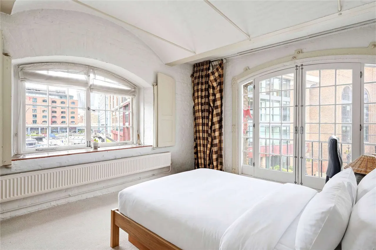 East Smithfield, London, E1W, photo 4