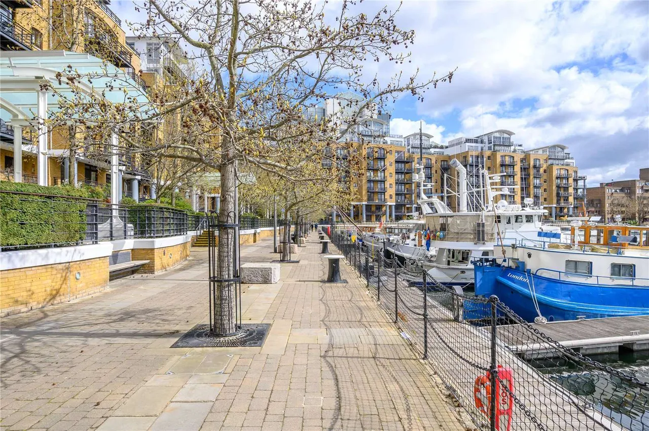 East Smithfield, London, E1W, photo 22