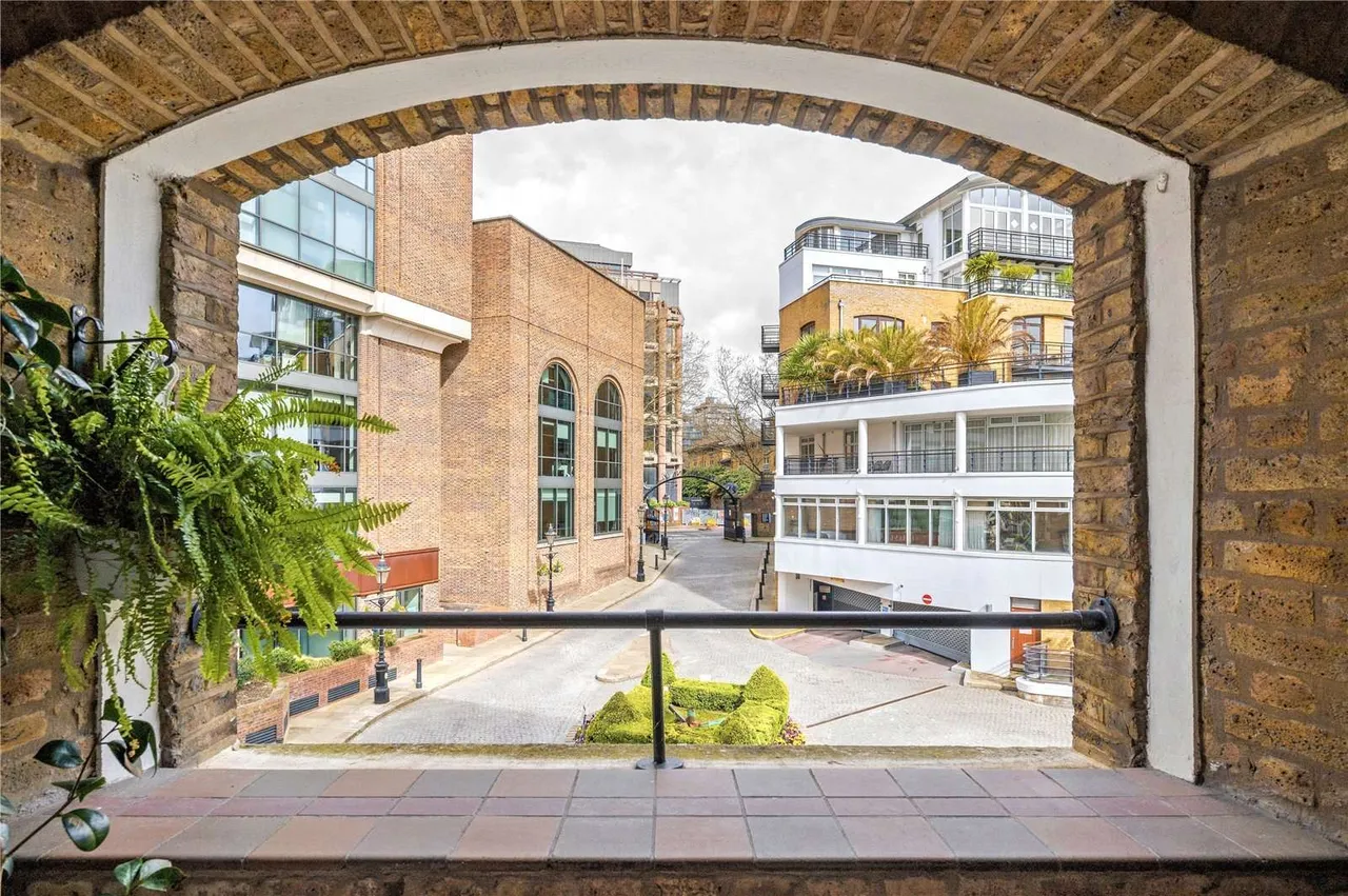 East Smithfield, London, E1W, photo 19