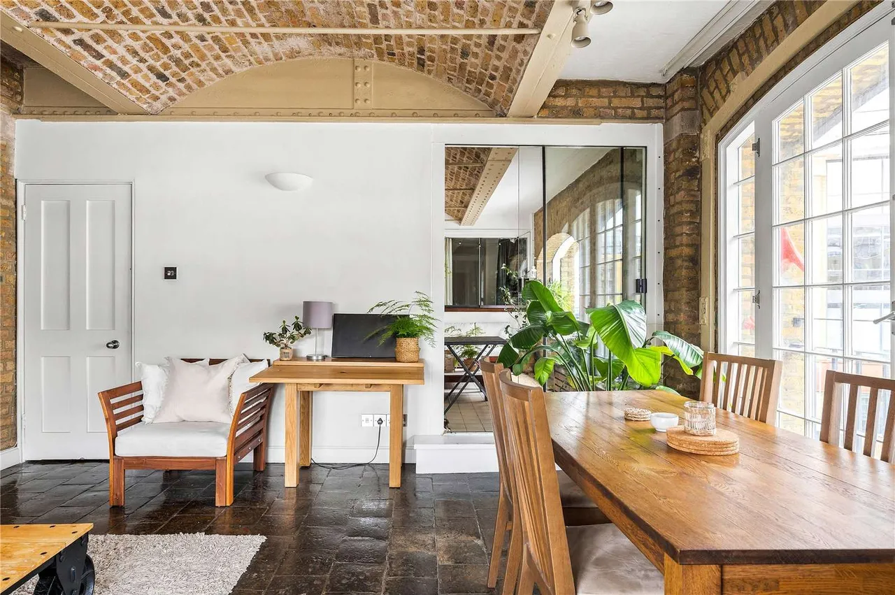 East Smithfield, London, E1W, photo 12