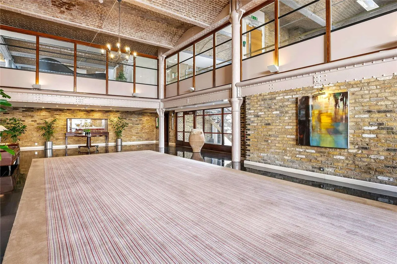 East Smithfield, London, E1W, photo 23