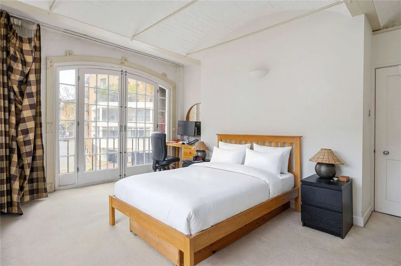 East Smithfield, London, E1W, photo 18