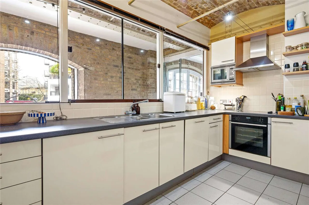 East Smithfield, London, E1W, photo 5