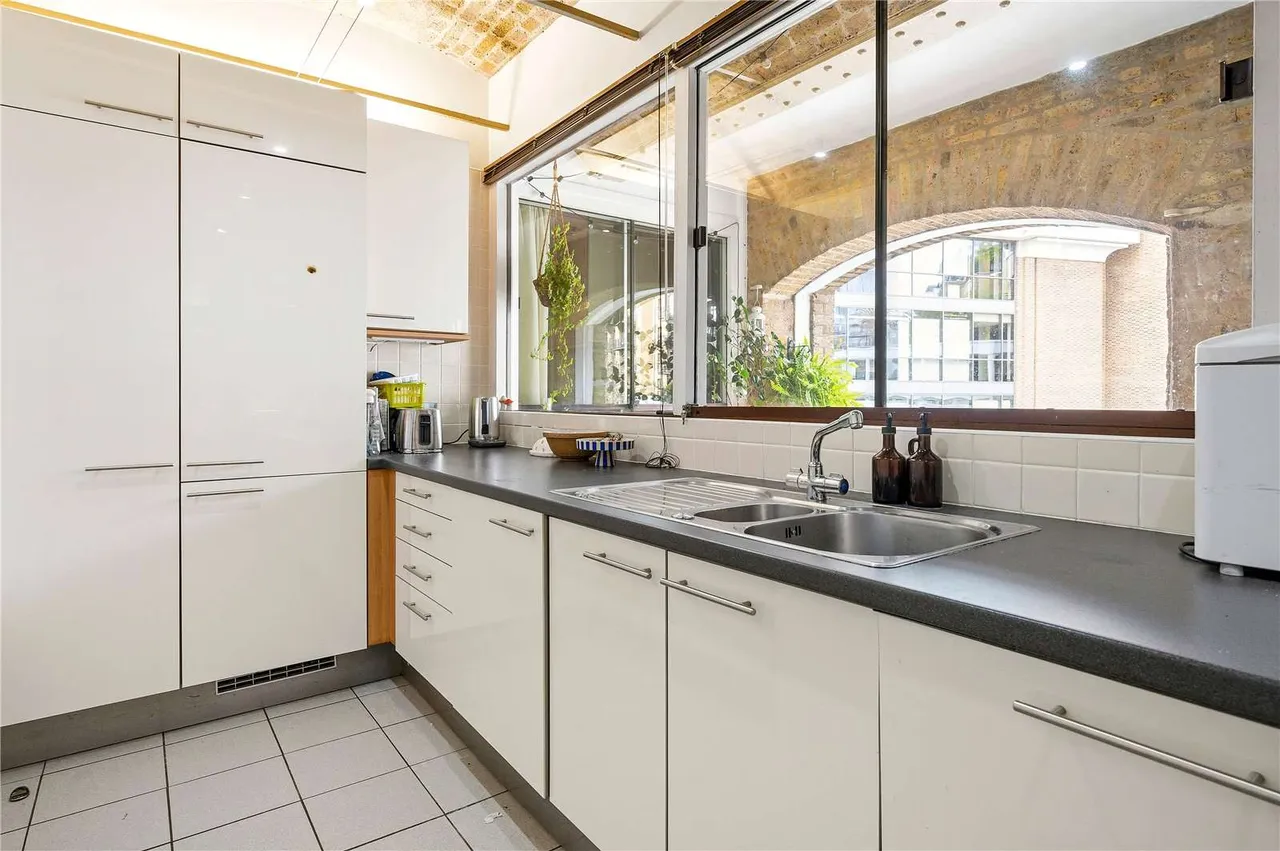 East Smithfield, London, E1W, photo 15